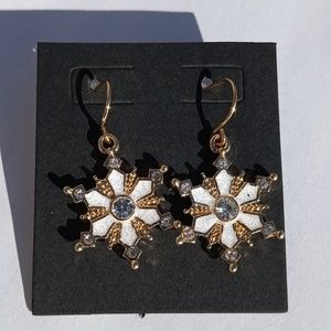 Holidays snowflakes earrings| golden tone Christmas snowflake earrings. New